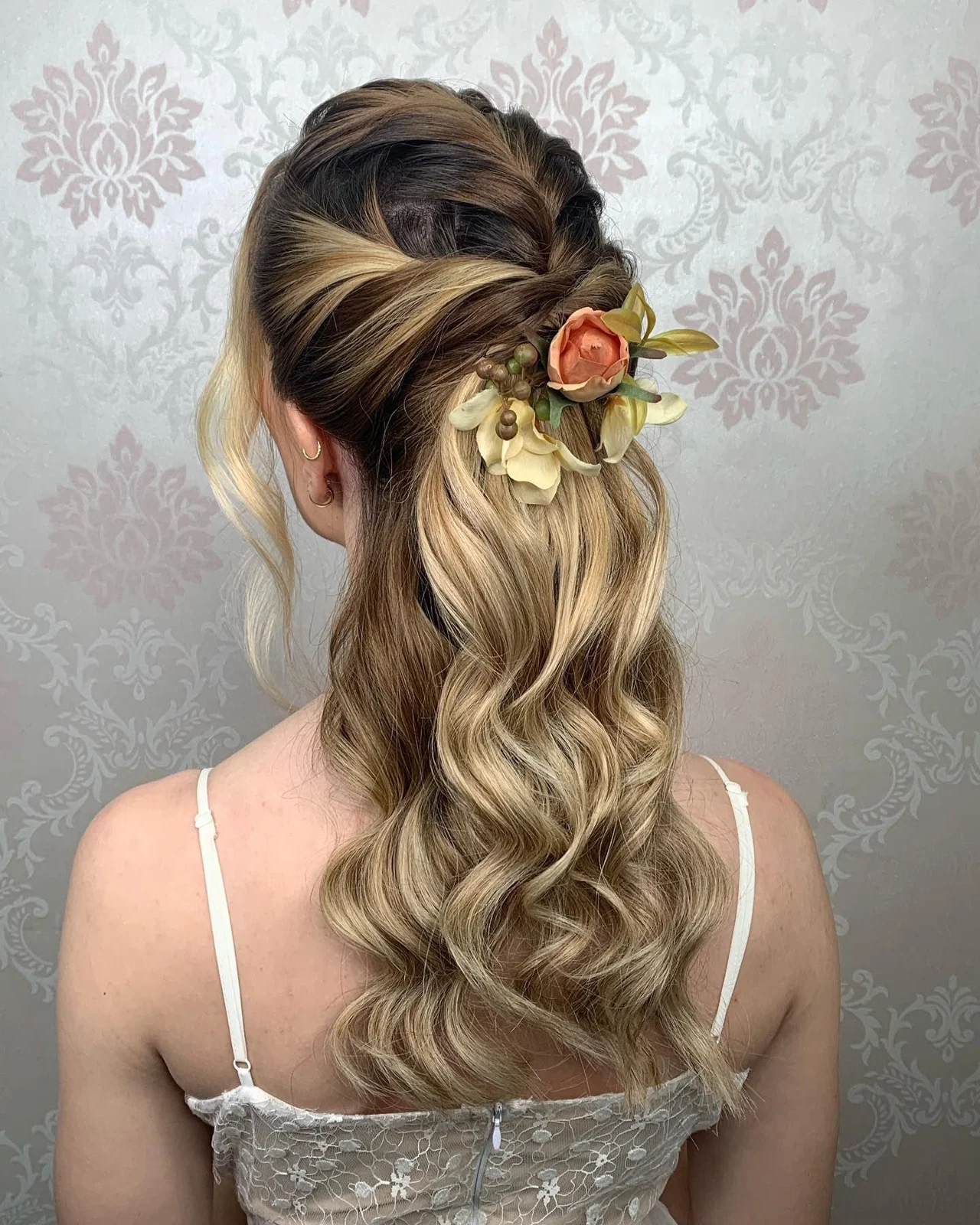 Hair styling by Miriã Cotrim